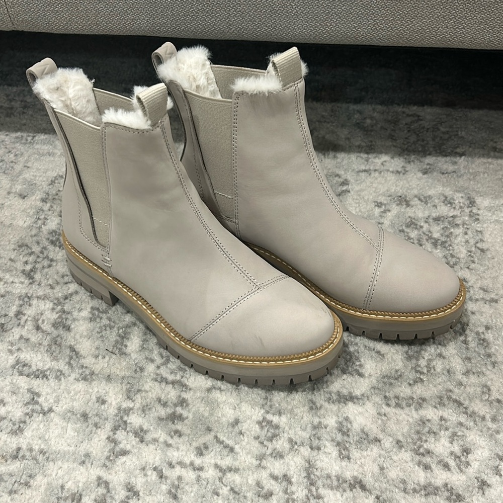 Tom’s boots